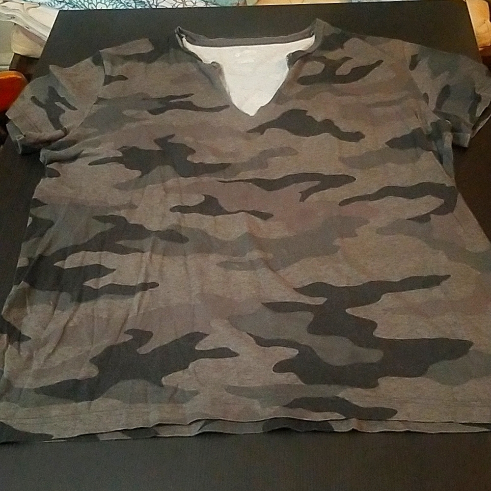 Victoria's Secret PINK, Camoflauge Short Sleeve Shirt, Size Large-But Can Fit XL